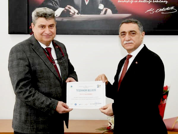 Akademi Dünyasında Bayrak Değişimi (1)