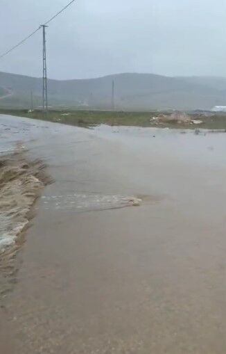 Boztepe’de Sağanak Yağış Sele Dönüştü (3)