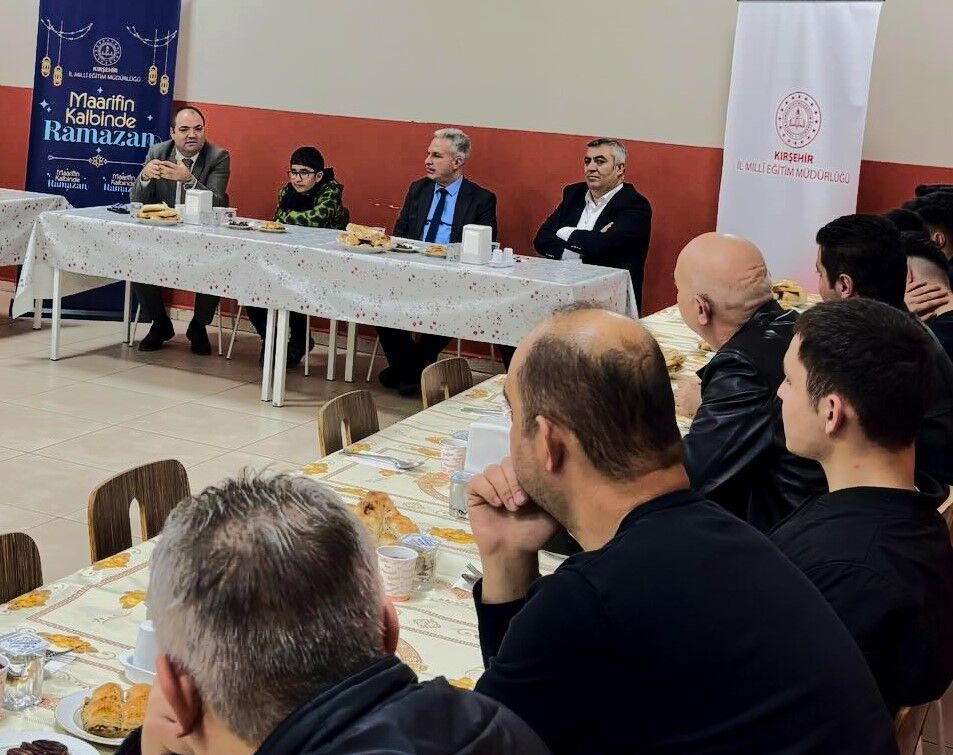 ‘İftarda Konuşalım’ Programıyla Gençlerle Buluştular (2) Kopya
