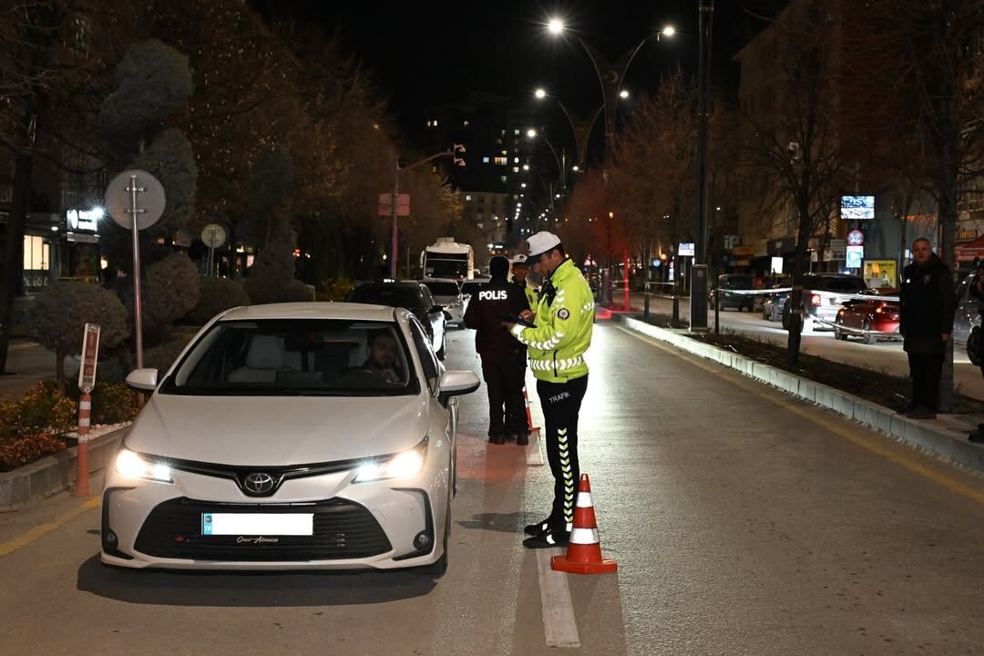 İl Emniyet Müdürümüz Sayın Dr. @Mesutgorucuresmi , Ahi Evran Mahallesinde Yapılan Uygulamalarda (2)