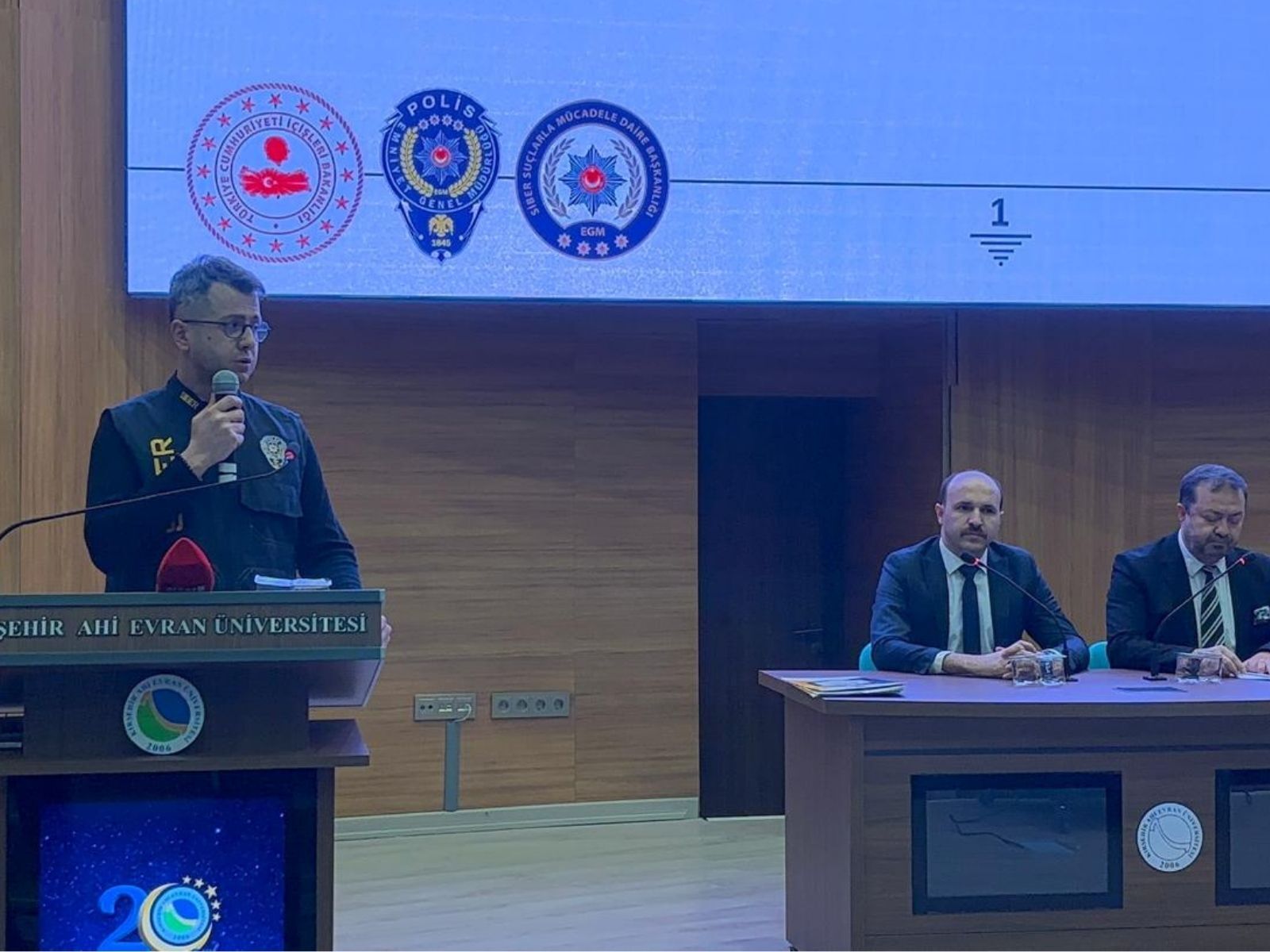 Kırşehir’de Gençlere Dijital Dünyadaki Tehlikeler Ve Ağır Cezalar Anlatıldı 7