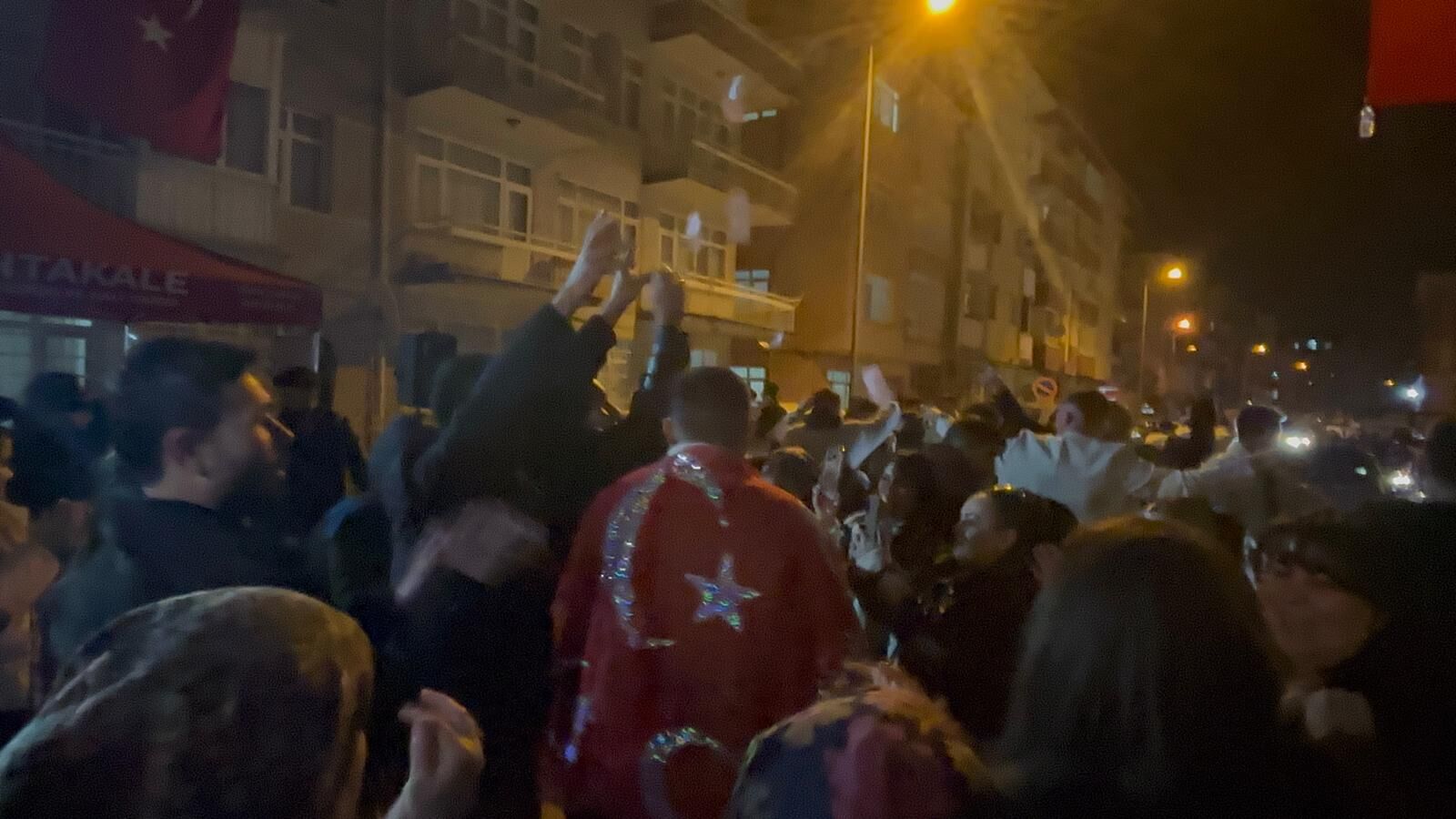 Kırşehir’de Gökyüzünü Aydınlatan Büyük Uğurlama! 4 (2)