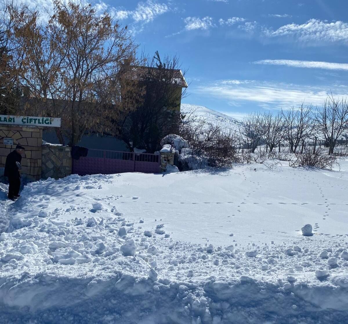 Kırşehir'in Bir Trafı Yağmur Bir Tarafı Kar-1