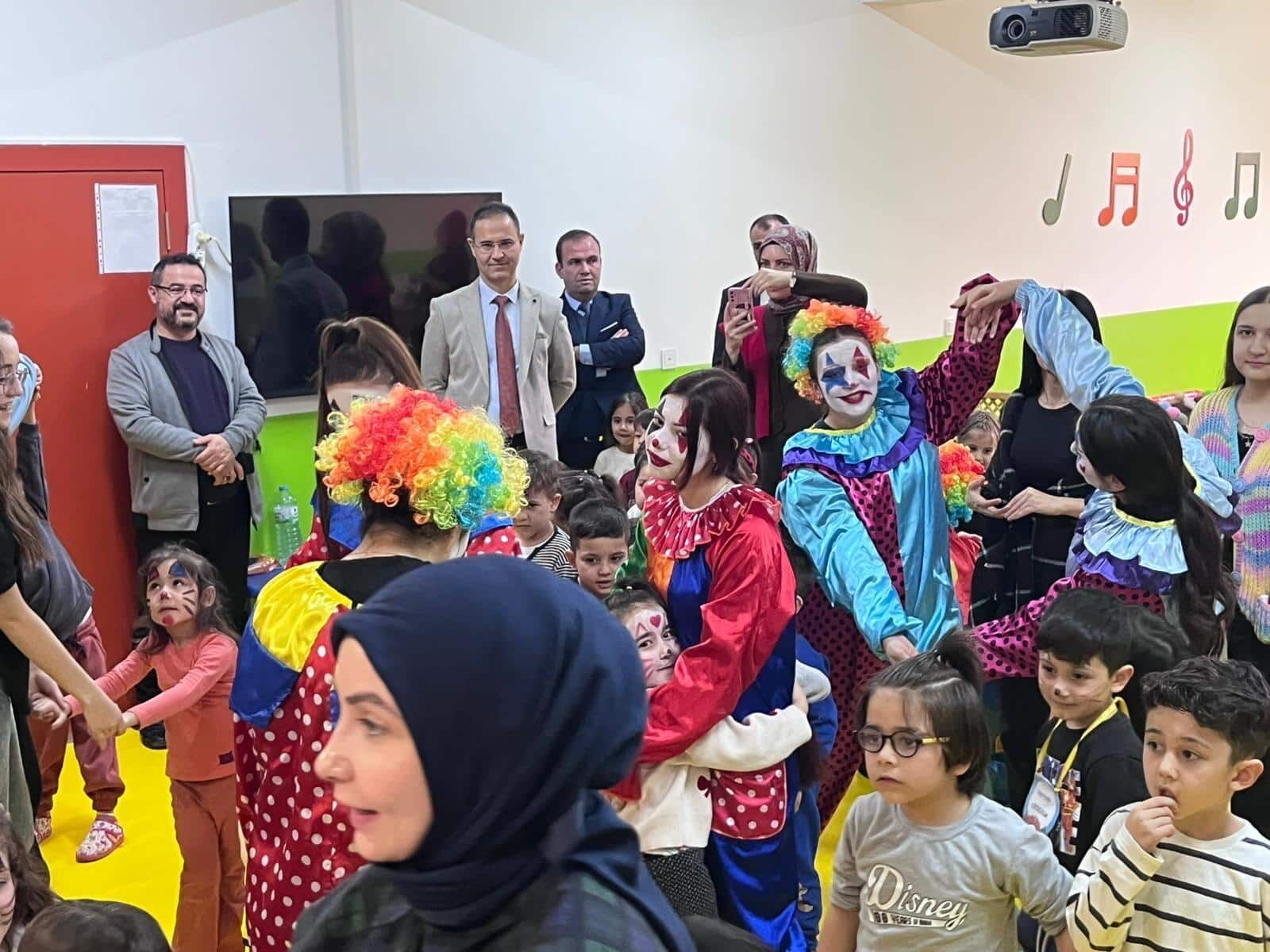 Lise Ve Anaokulu Öğrencileri Aynı Sahneyi Paylaştı1