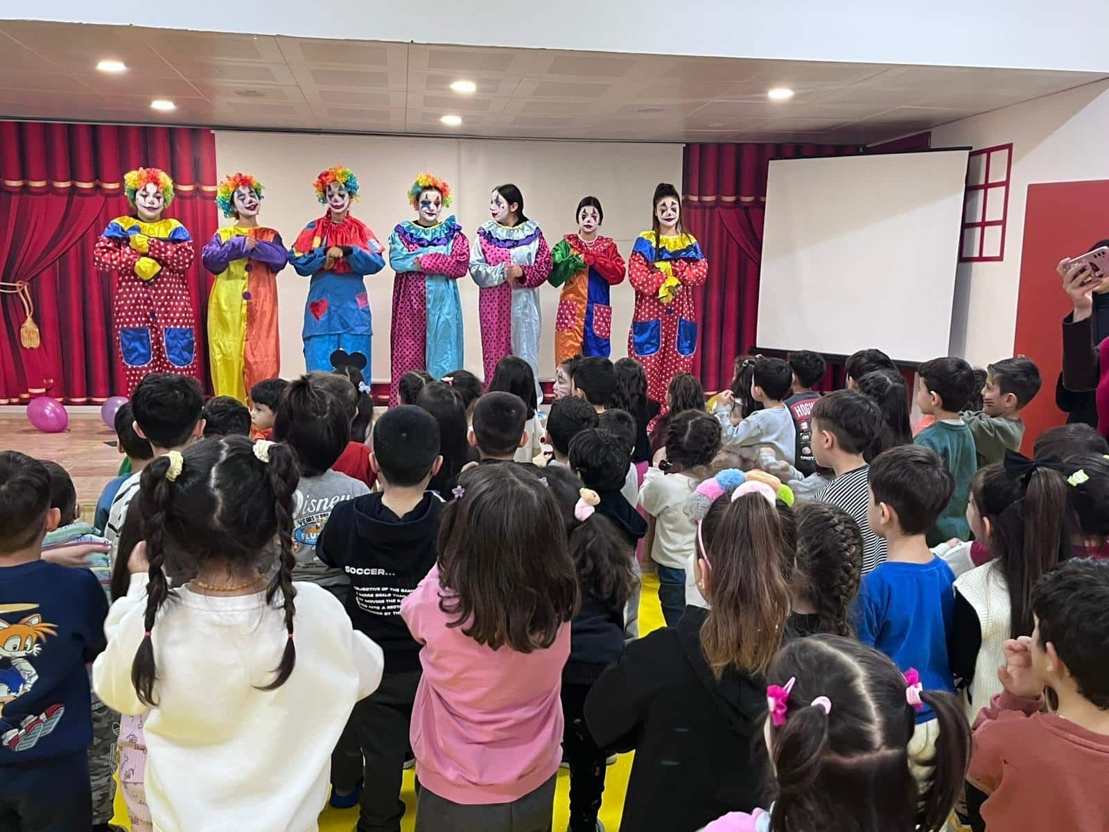 Lise Ve Anaokulu Öğrencileri Aynı Sahneyi Paylaştı2