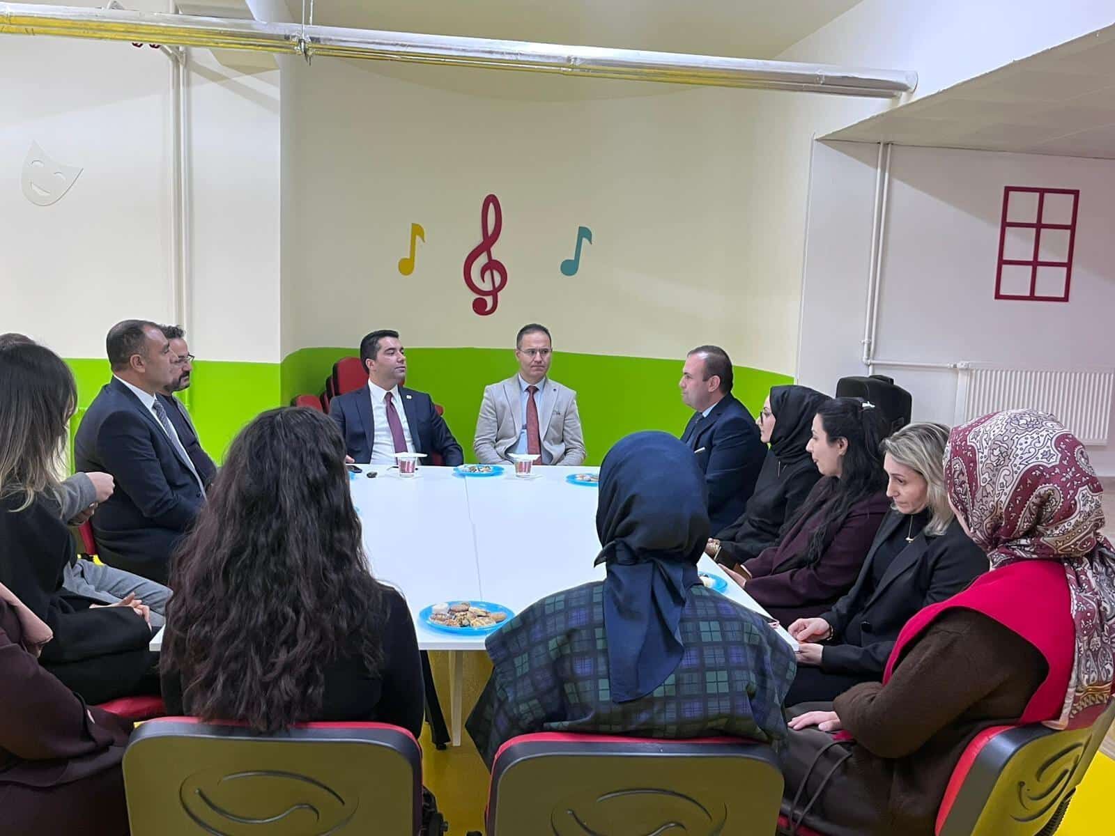 Lise Ve Anaokulu Öğrencileri Aynı Sahneyi Paylaştı3