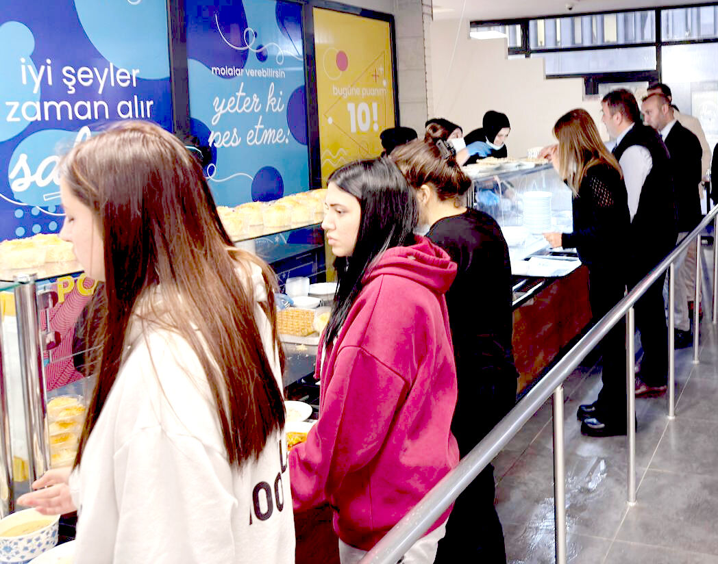 Ramazan’ın Ilk Iftarı ‘Ahi Sofrası’ Ruhuyla Açıldı (1)
