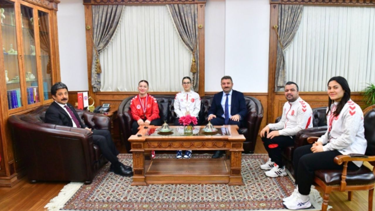 Şampiyon Sporcular Kırşehir’de Ödüllendirildi 1 (2)