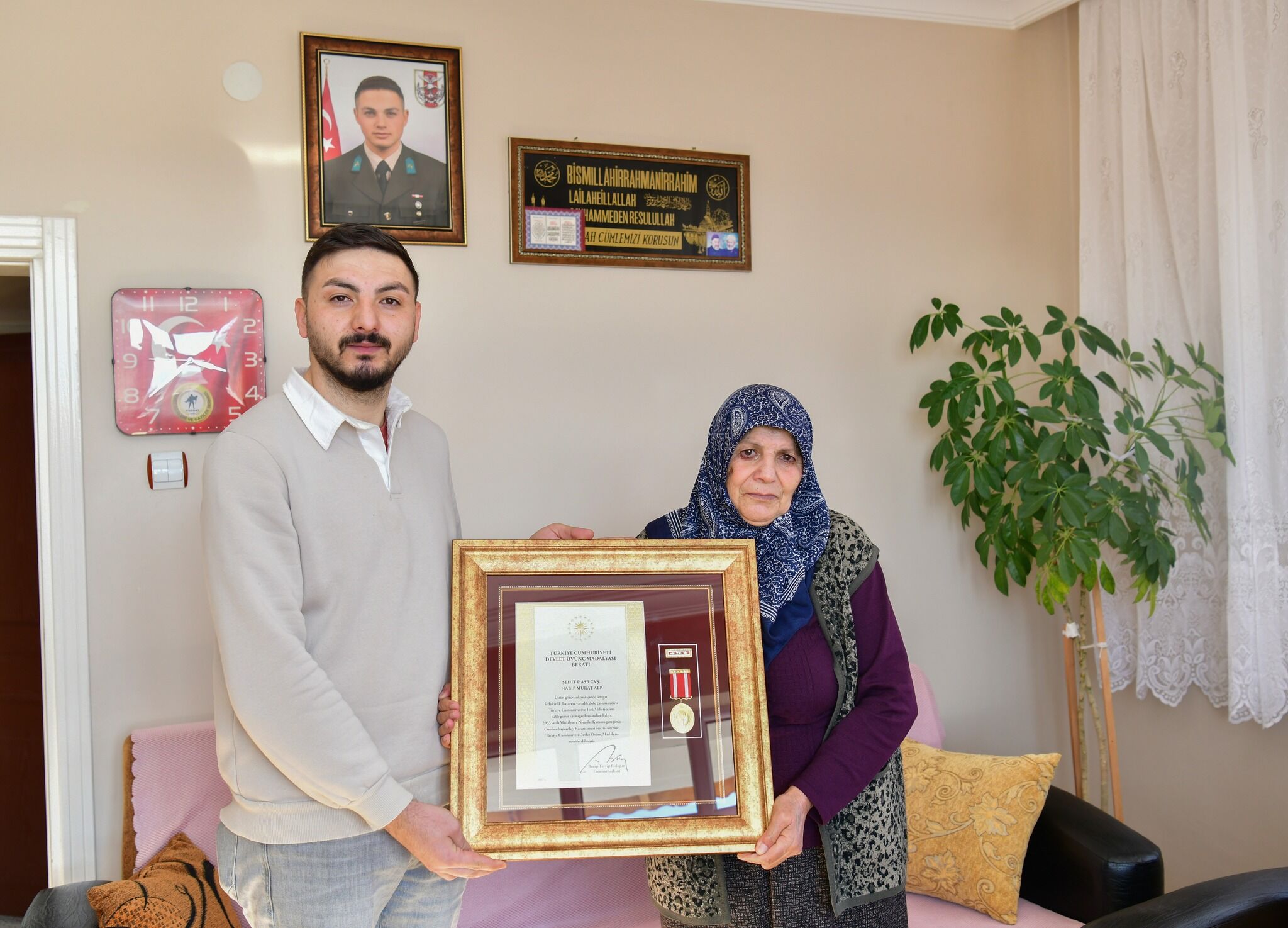 Şehit Habip Murat Alp’in Madalyası Ailesine Teslim Edildi (4)
