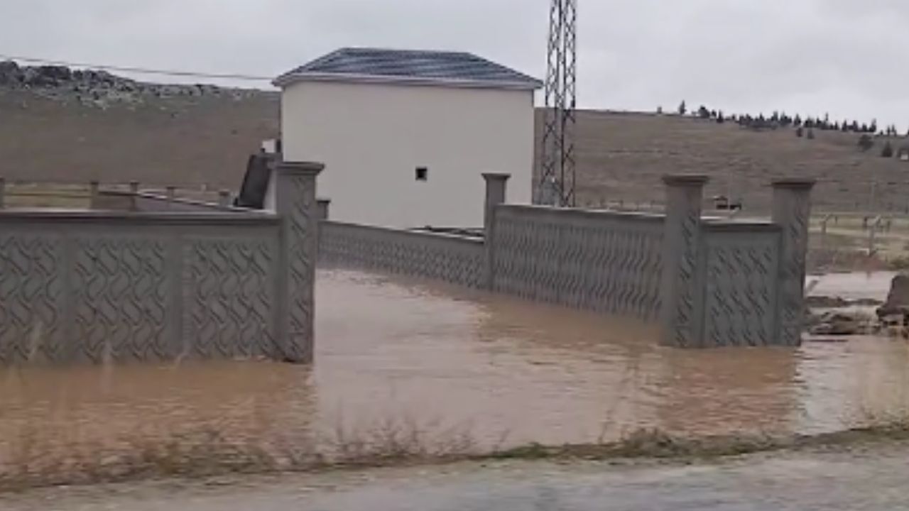 Toprak Nefes Aldı,O Ilçe Sele Teslim Oldu 1 (1)-1