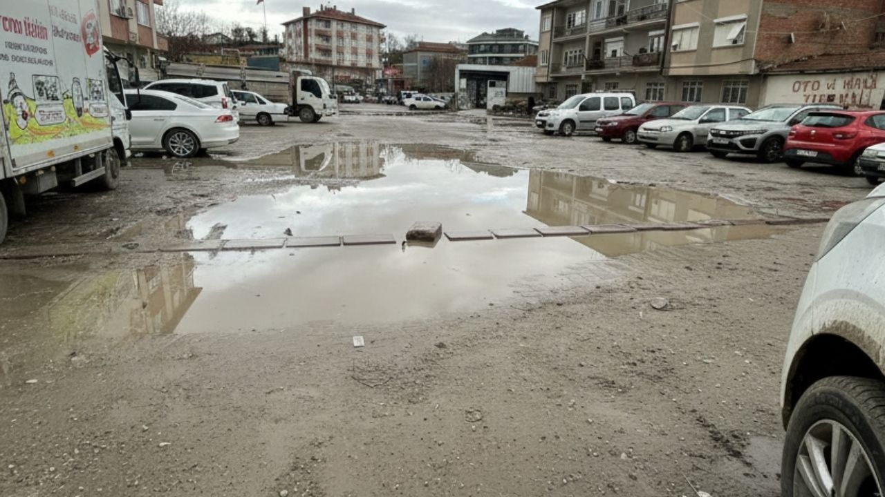 Yağmur Yağdı Yollar Küçük Sürprizlele Doldu 1 (2)