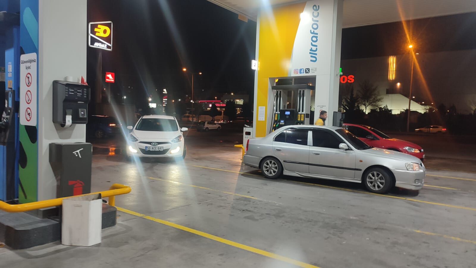Akaryakit İstasyonu (2)