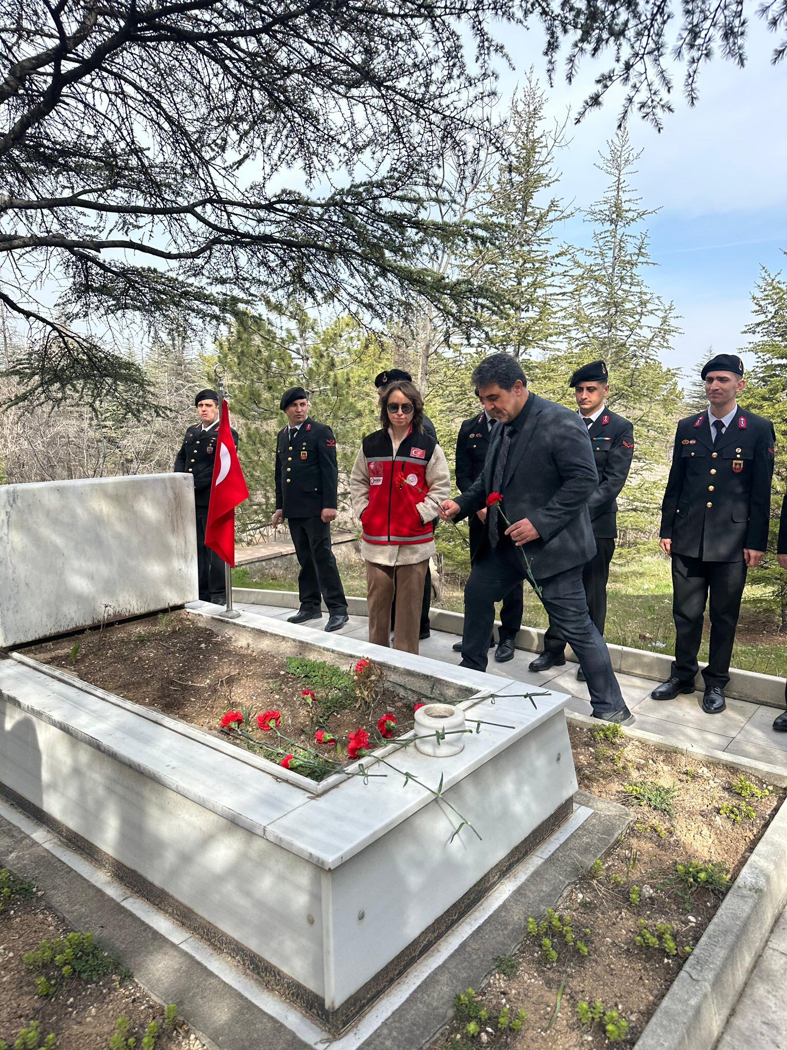 Anahtar Parti, Şehitlere Minnetle Eğildi 7