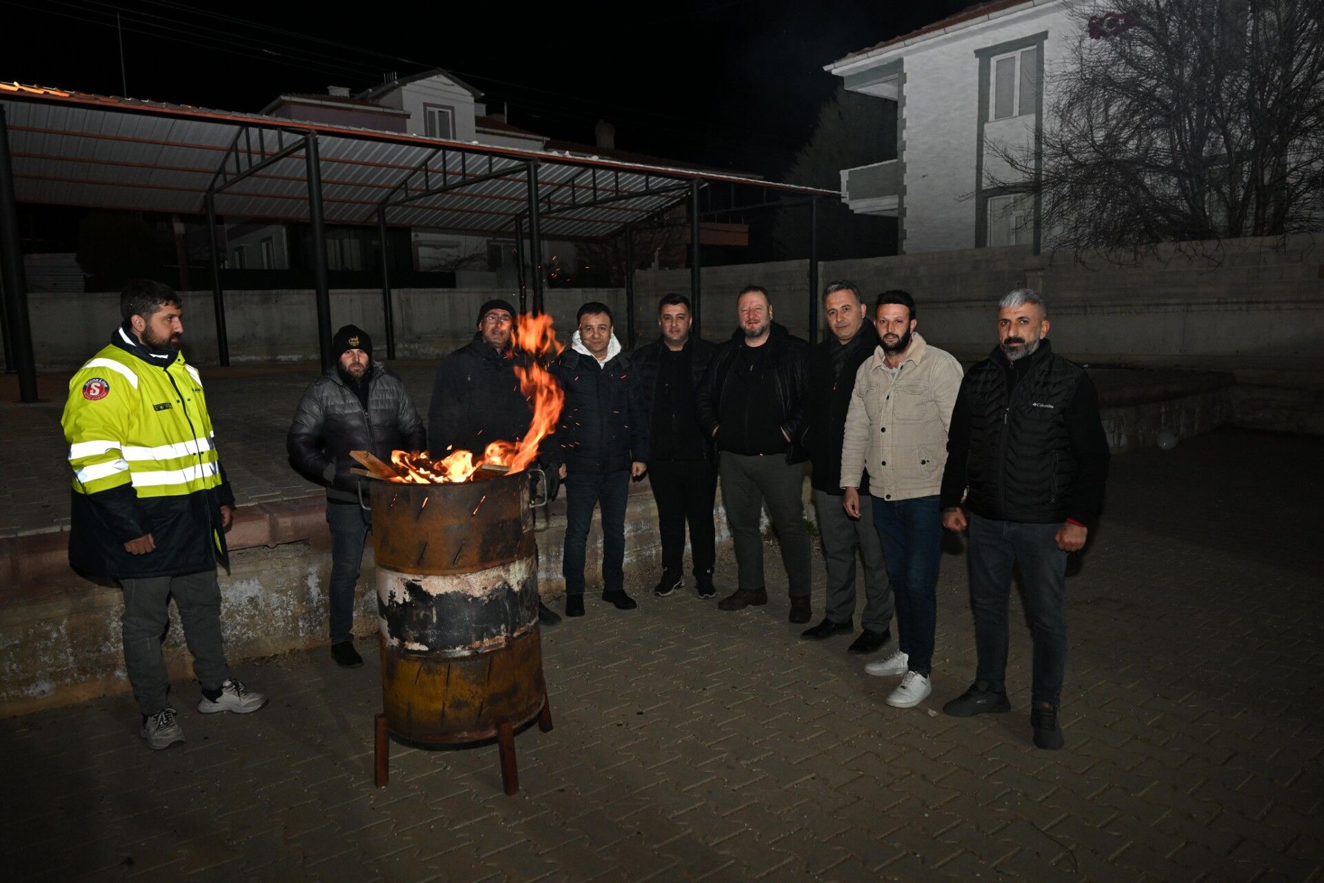 Bahçelievler’de Çocuklar Ve Mahalleliler Aynı Sofrada
