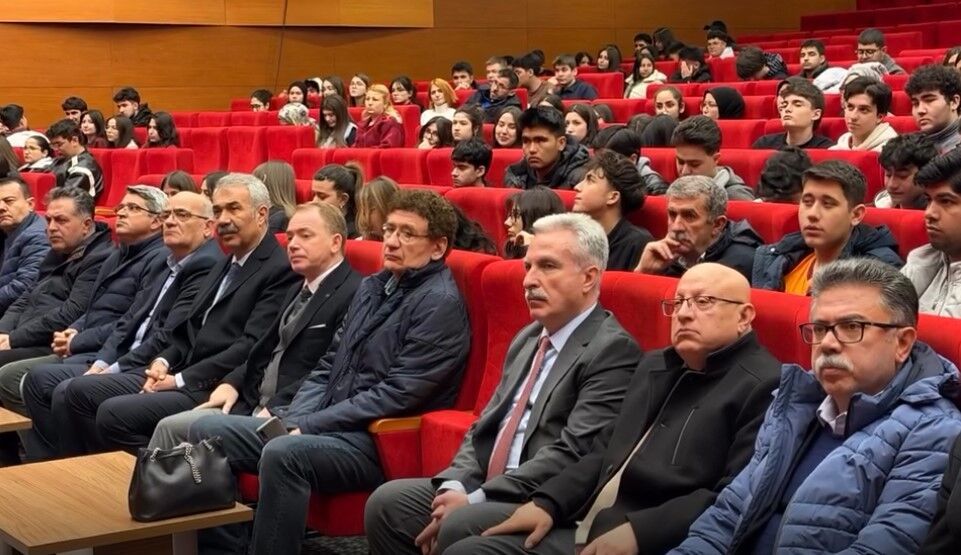‘Bonus Hoca’ Gençlere Başarının Şifrelerini Anlattı (1)