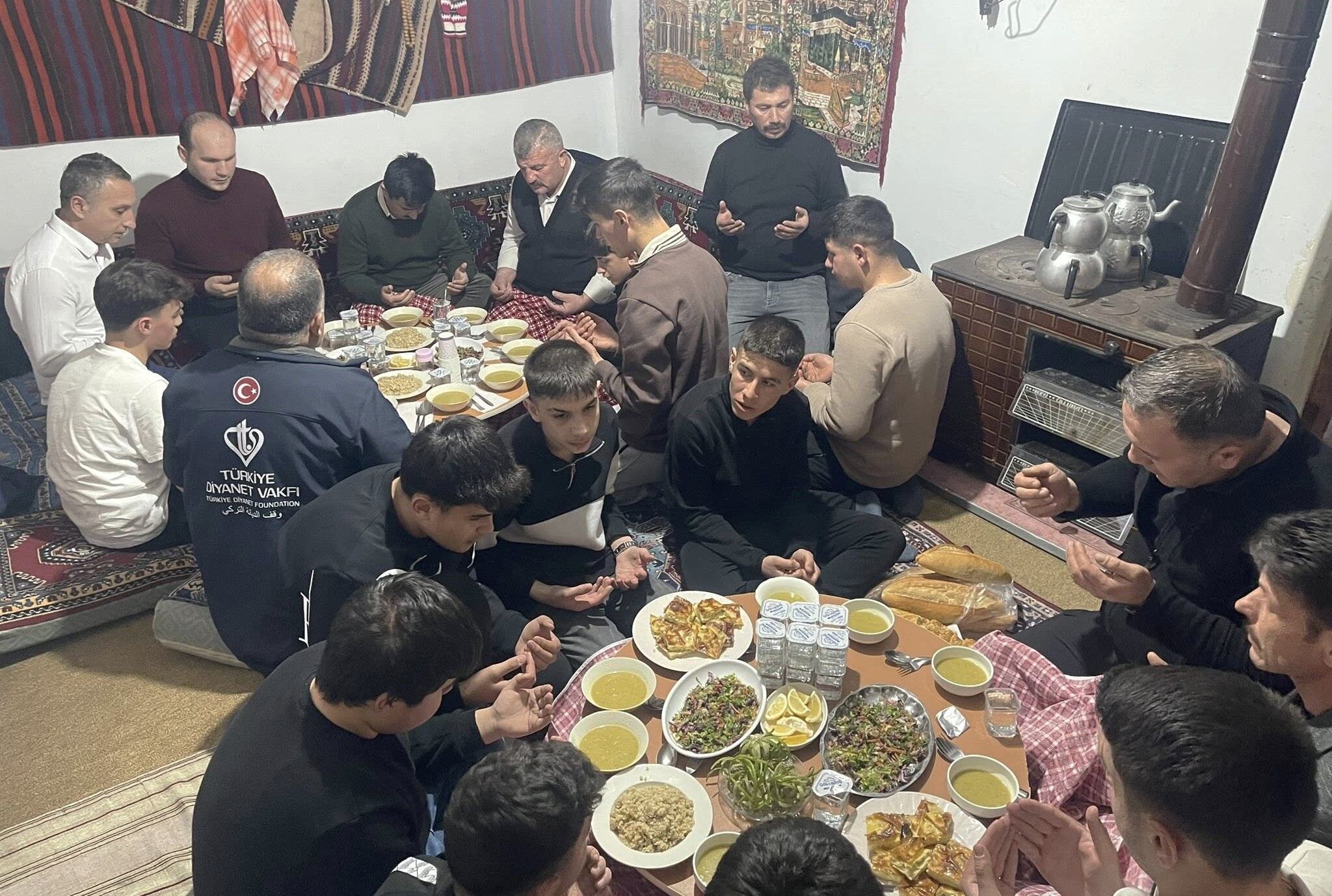 Boztepe’de Ramazan’ın Bereketi Gençlerle Paylaşıldı (2)