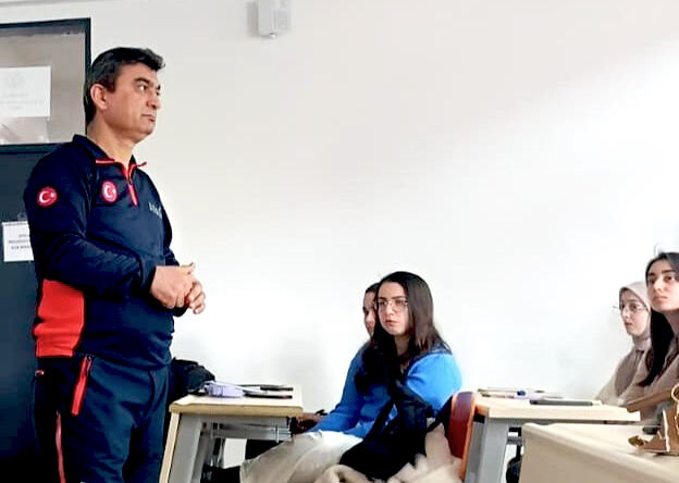 Geleceğin Hemşireleri Afete Karşı Hazırlanıyor (1)