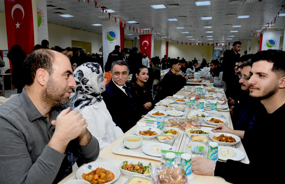 Karahocagil, Ramazan Huzurunu Öğrencilerle Paylaştı (1)
