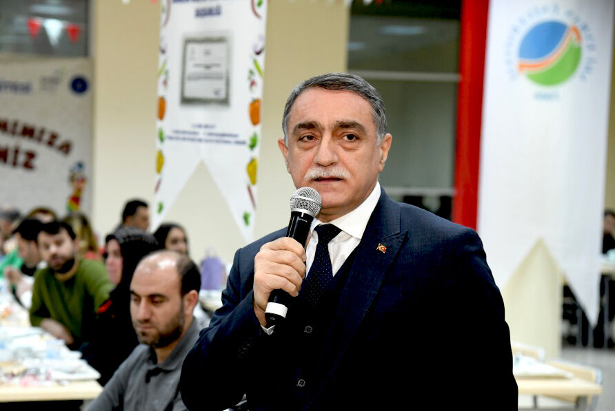 Karahocagil, Ramazan Huzurunu Öğrencilerle Paylaştı (2)