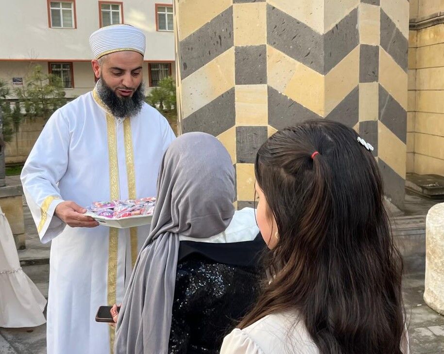 Karlı Camii’nde Gönülleri Isıtan Bayram (1)-1