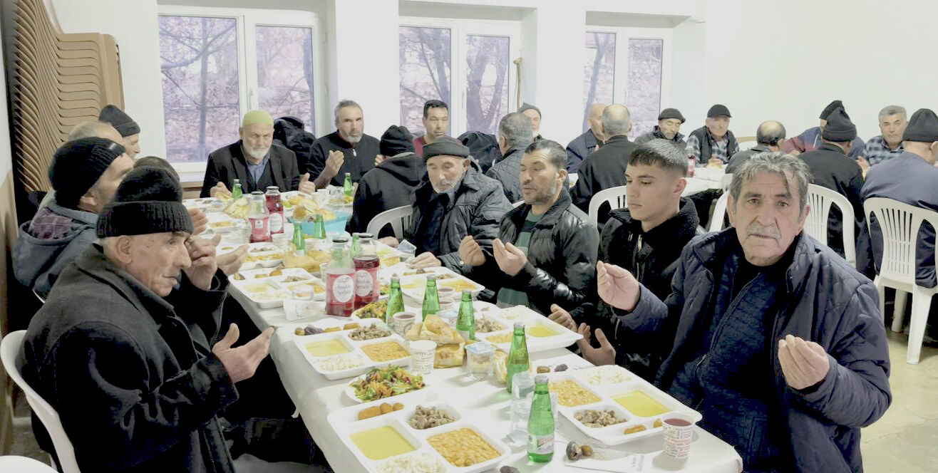 Kaymakam Erman, Kilimli Köyü’nde Iftar Sofrasında (3)