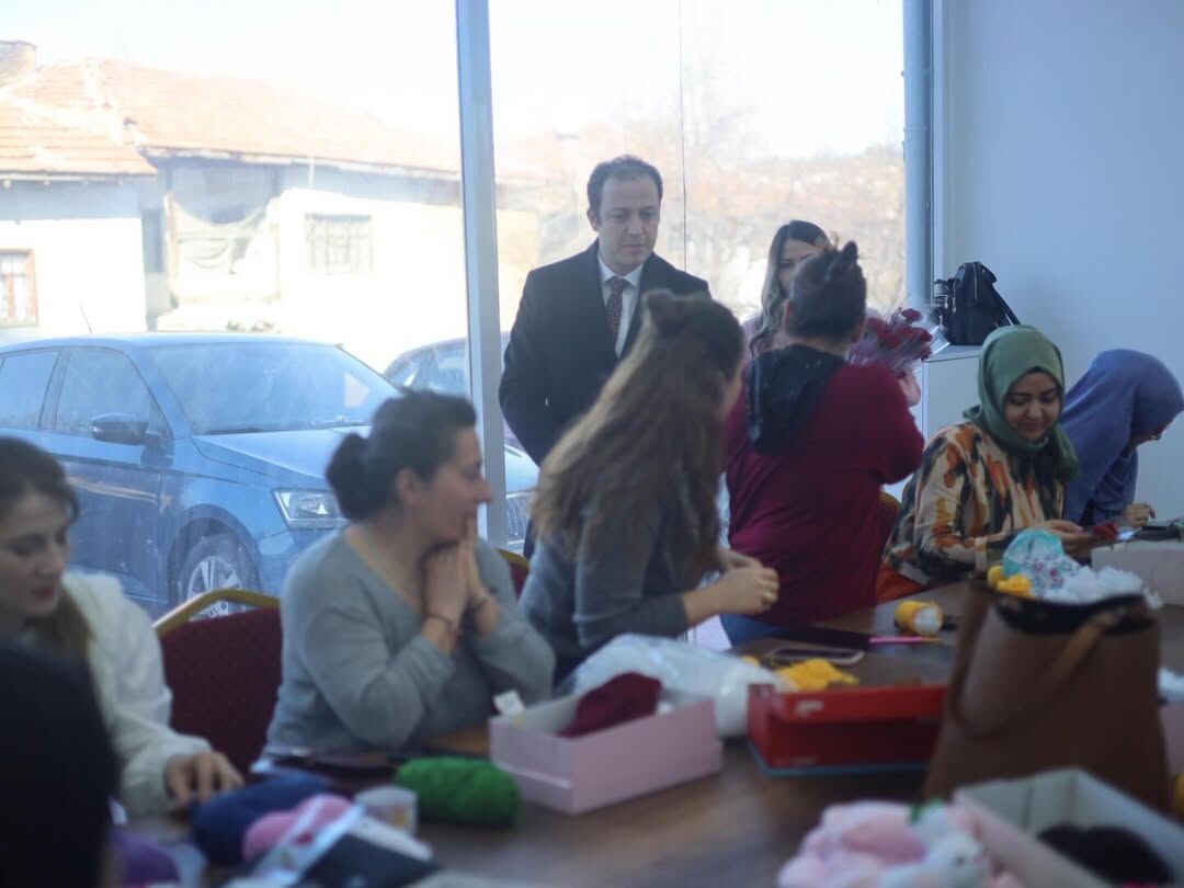 Kaymakamımız Sayın Engin Tok 8 Mart Dünya Kadınlar Günü Vesilesiyle Aile Destek Eğitim Merkezi K (2)