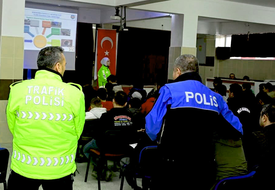 Kırşehir Emniyeti’nden Öğrencilere Güvenlik Ve Bilinçlendirme Programı (3)