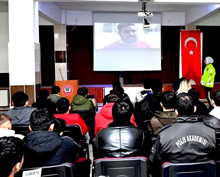 Kırşehir Emniyeti’nden Öğrencilere Güvenlik Ve Bilinçlendirme Programı (5)