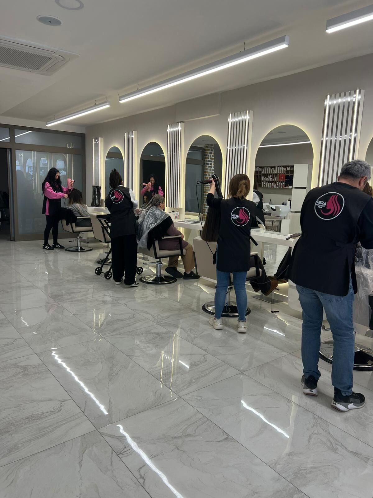 Kırşehir’de Bayram Öncesi Kuaförlerde ,Yoğunluk Zirveye Ulaştı