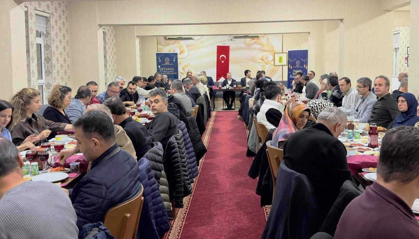 Kırşehir’de Eğitim Camiası Aynı Sofrada Bir Araya Geldi (4)