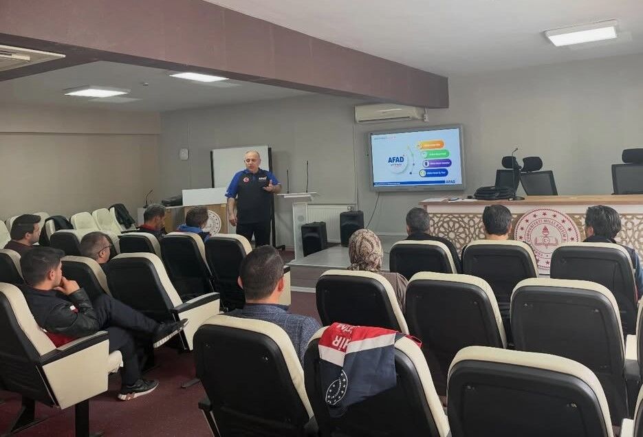 Kırşehir’de Eğitim Ordusu Afetlere Karşı Hazırlanıyor (3)