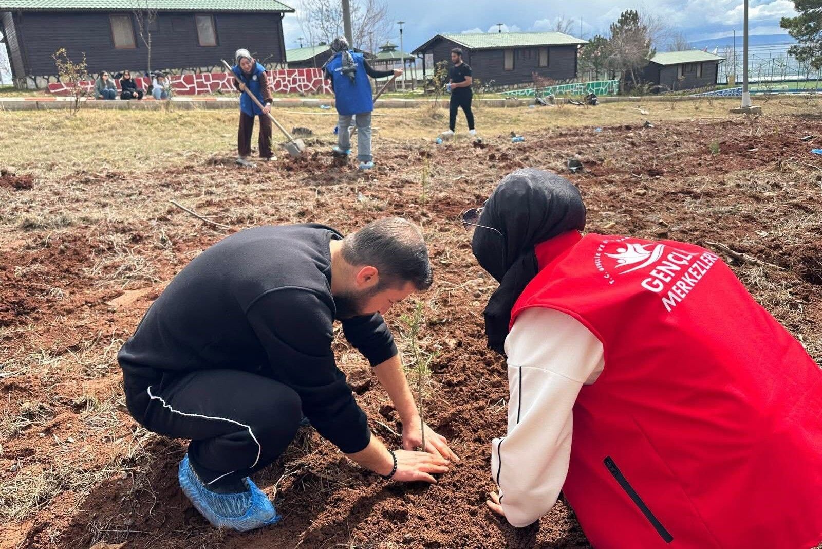 Kırşehir'de Fidanlar Toprakla Buluştu 4