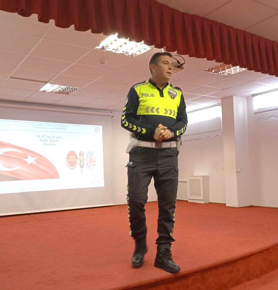 Kırşehir’de Geleceğin Bilim Insanlarına ‘Güvenli Gelecek’ Eğitimi (1)