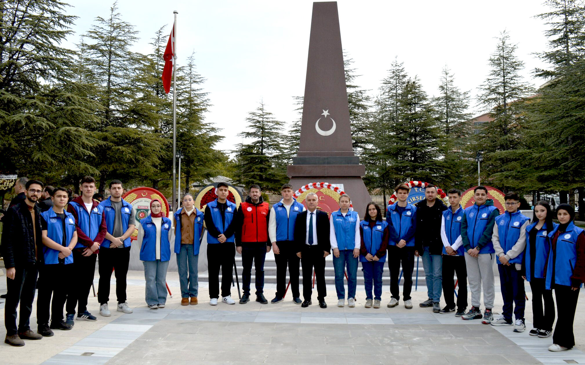 Kırşehir’de Gençlik Şehitlerin Huzurunda (2)