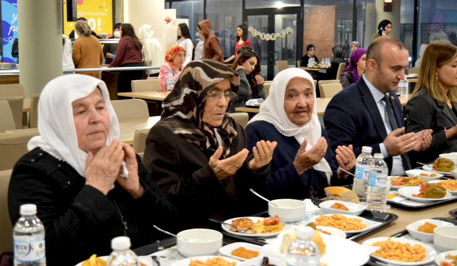 Kırşehir’de Gönül Köprüsü Kuruldu, Kuşaklar Aynı Sofrada Buluştu (7)