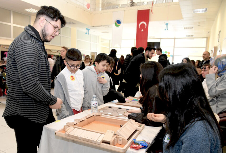 Kırşehir’de Matematik Şenliği Ile Bilim Ve Eğlence Bir Araya Geldi (5)