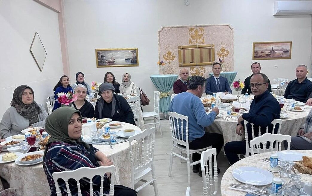 Müdür Bora’ya Mesai Arkadaşlarından Ramazan Sofrasında Veda (2)