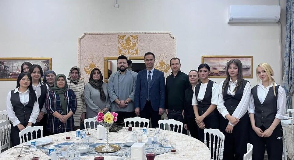 Müdür Bora’ya Mesai Arkadaşlarından Ramazan Sofrasında Veda (4)