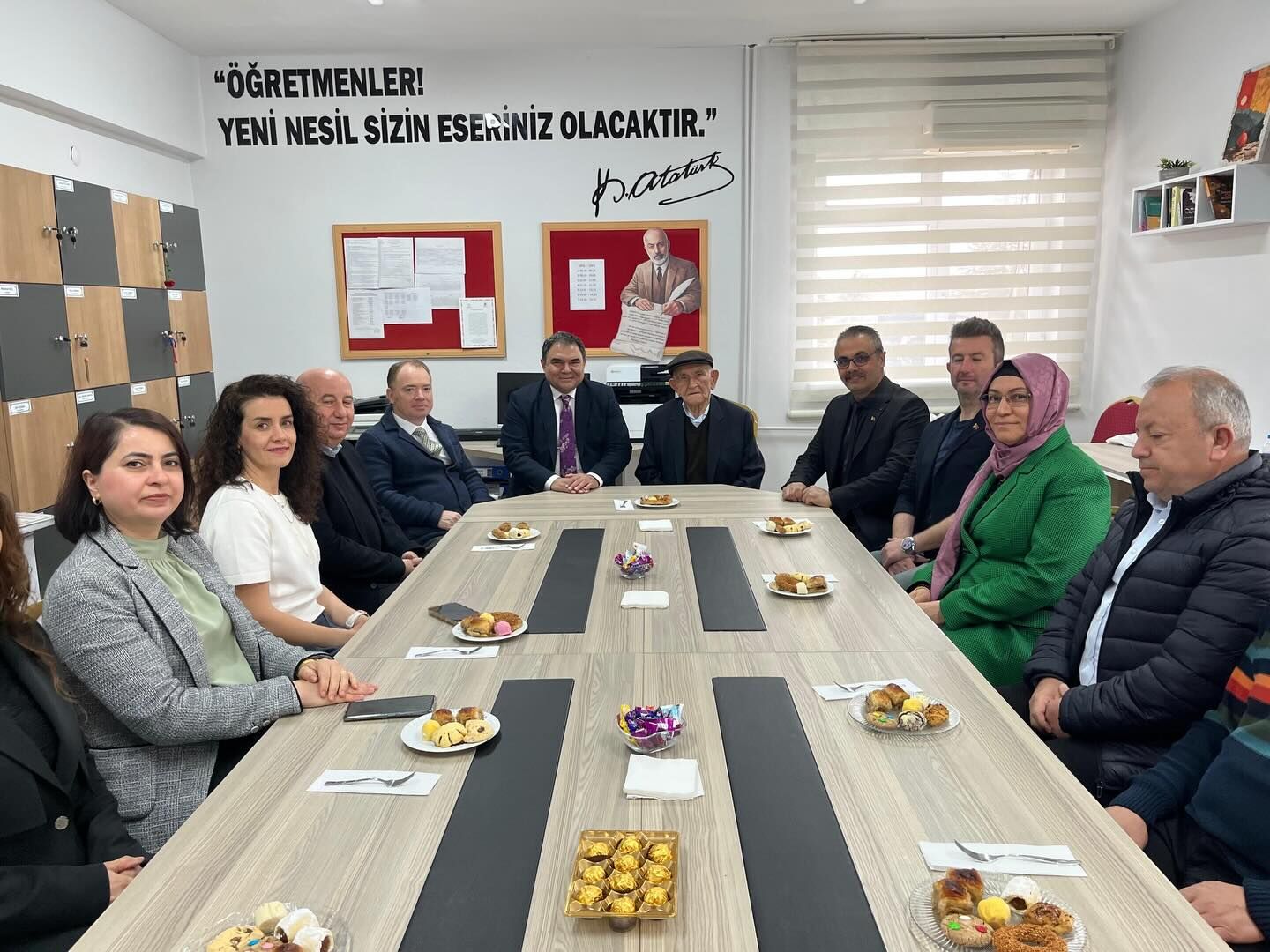 Vali Yardımcısı Sınıflara Girdi 2