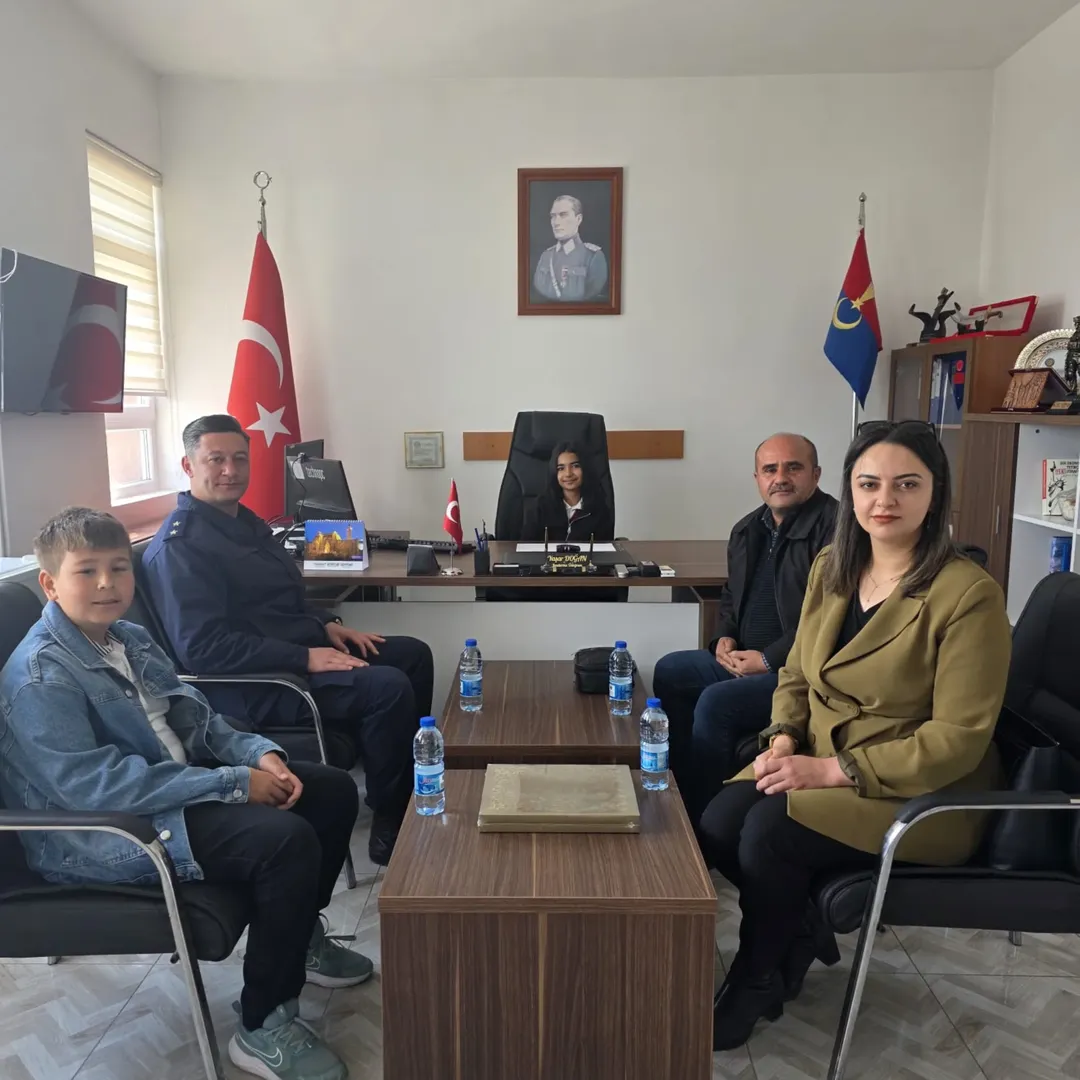 🇹🇷 23 Nisan’ın Heyecanı Ve Gururu Yüreklerimizde!Akpınar Ortaokulu Öğrencilerimiz, 23 Nisan U