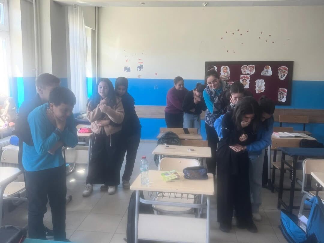 Bugün Akçakent Şeyh Şamil Ortaokulu’nda Öğrencilerimizle Bir Araya Gelerek Ilk Yardım Eğitimi Ge (4)