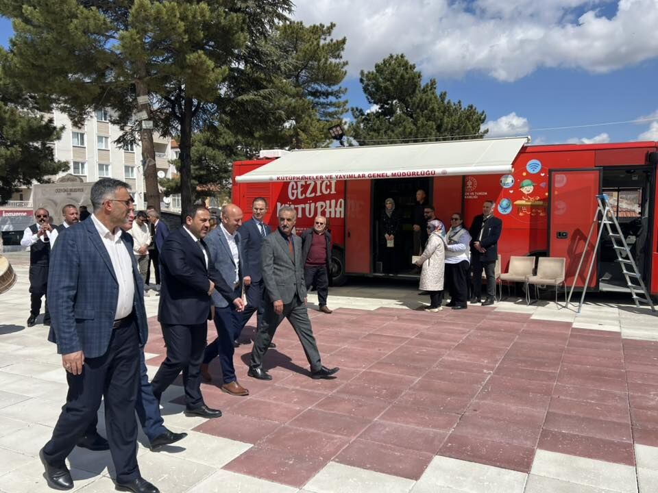 Çiçekdağ’da Bozlağın Tezenesi Kitaplar İçin Vurdu 1