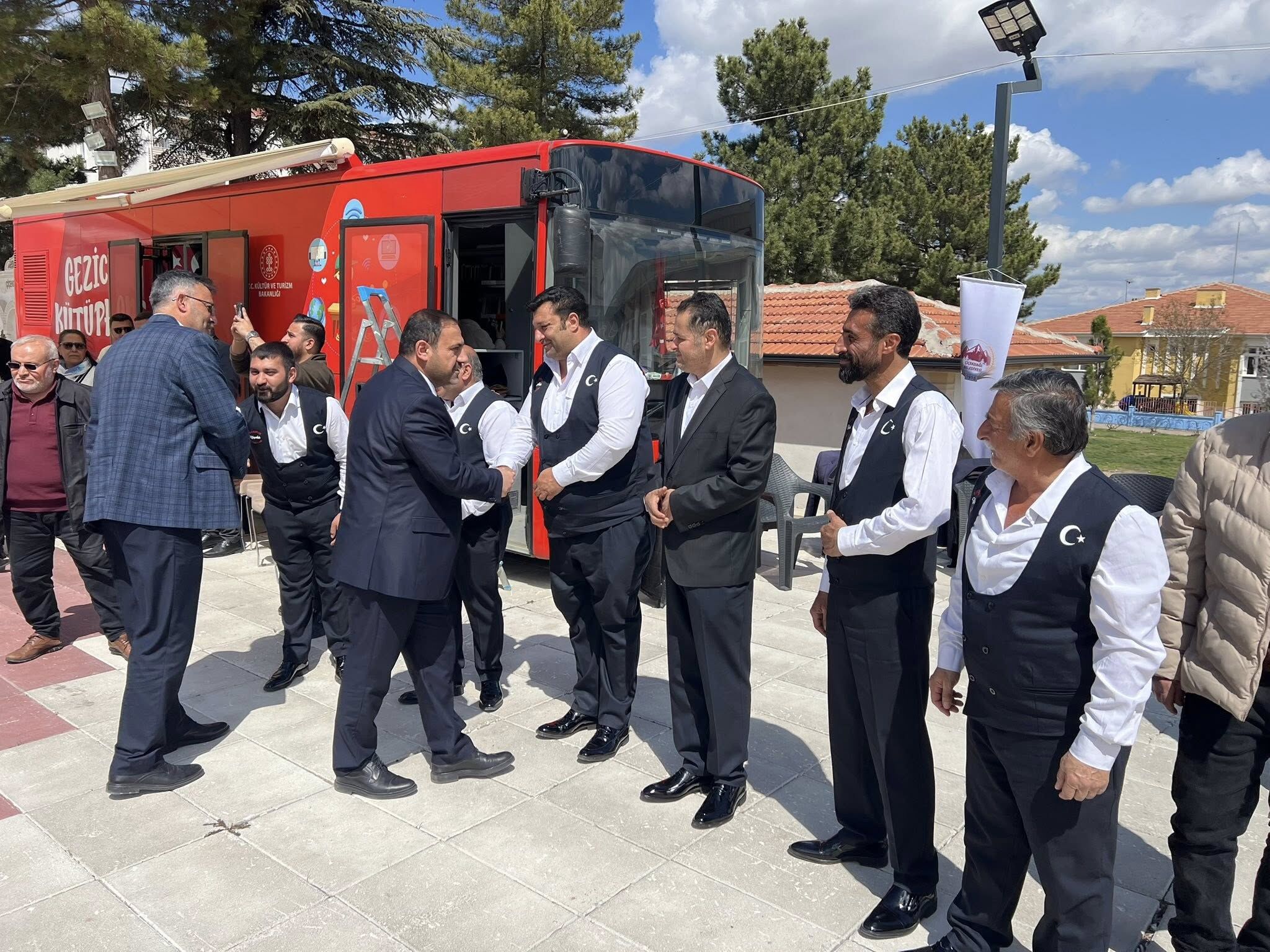 Çiçekdağ’da Bozlağın Tezenesi Kitaplar İçin Vurdu 2