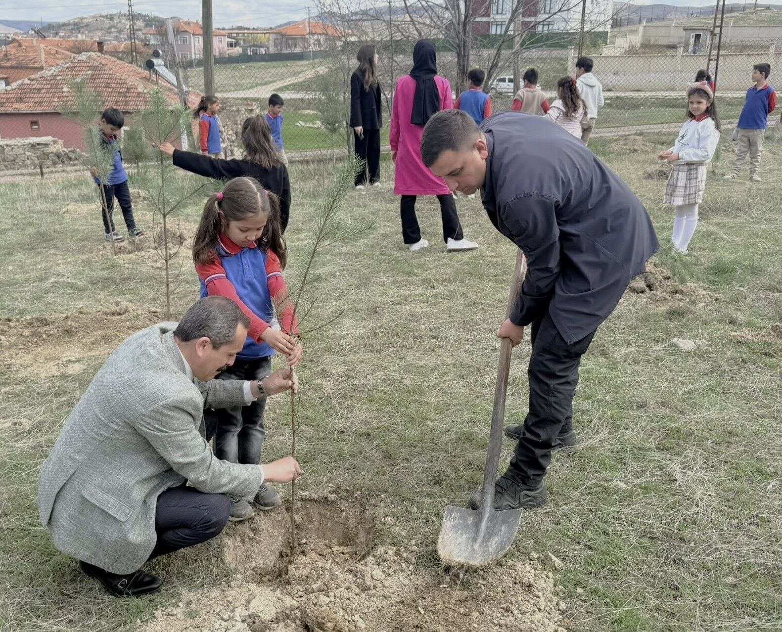 Çiçekdağı’nda Gelecek Için Fidanlar Toprakla Buluştu2