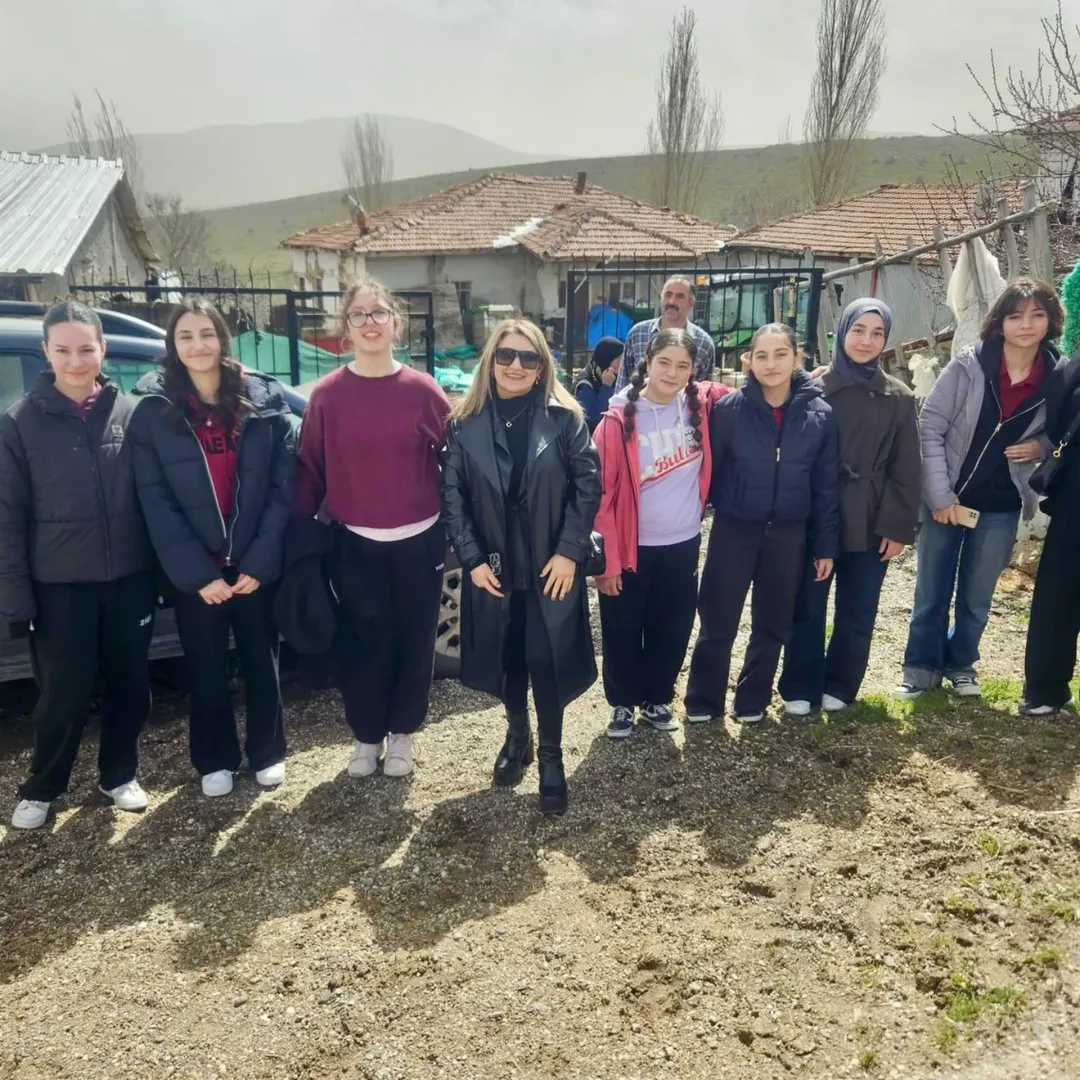Değerler Eğitimi Kapsamında Öğrencilerimizle Birlikte Aziz Şehidimizin Kıymetli Ailesini Ve Kab (2)-1
