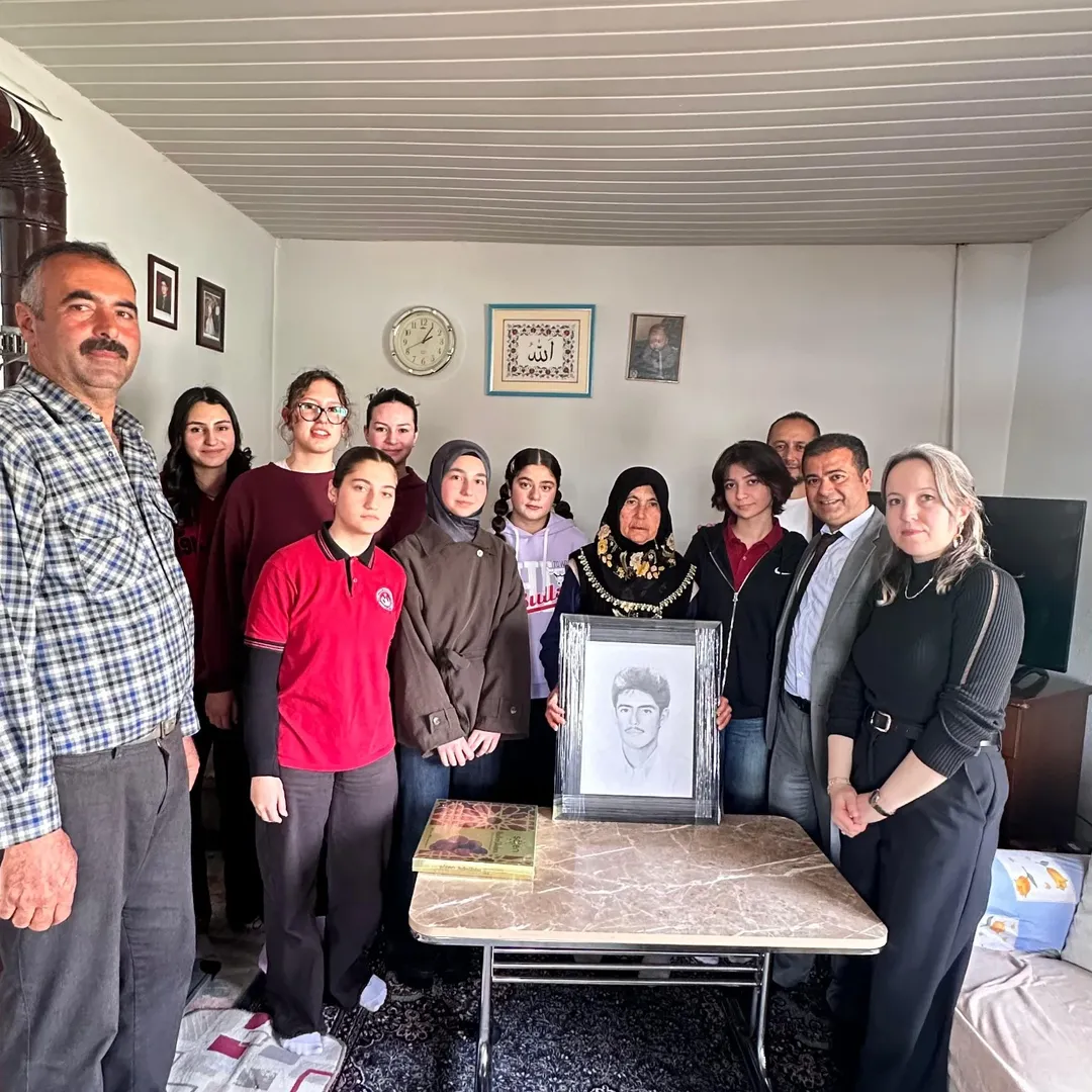 Değerler Eğitimi Kapsamında Öğrencilerimizle Birlikte Aziz Şehidimizin Kıymetli Ailesini Ve Kab (3)