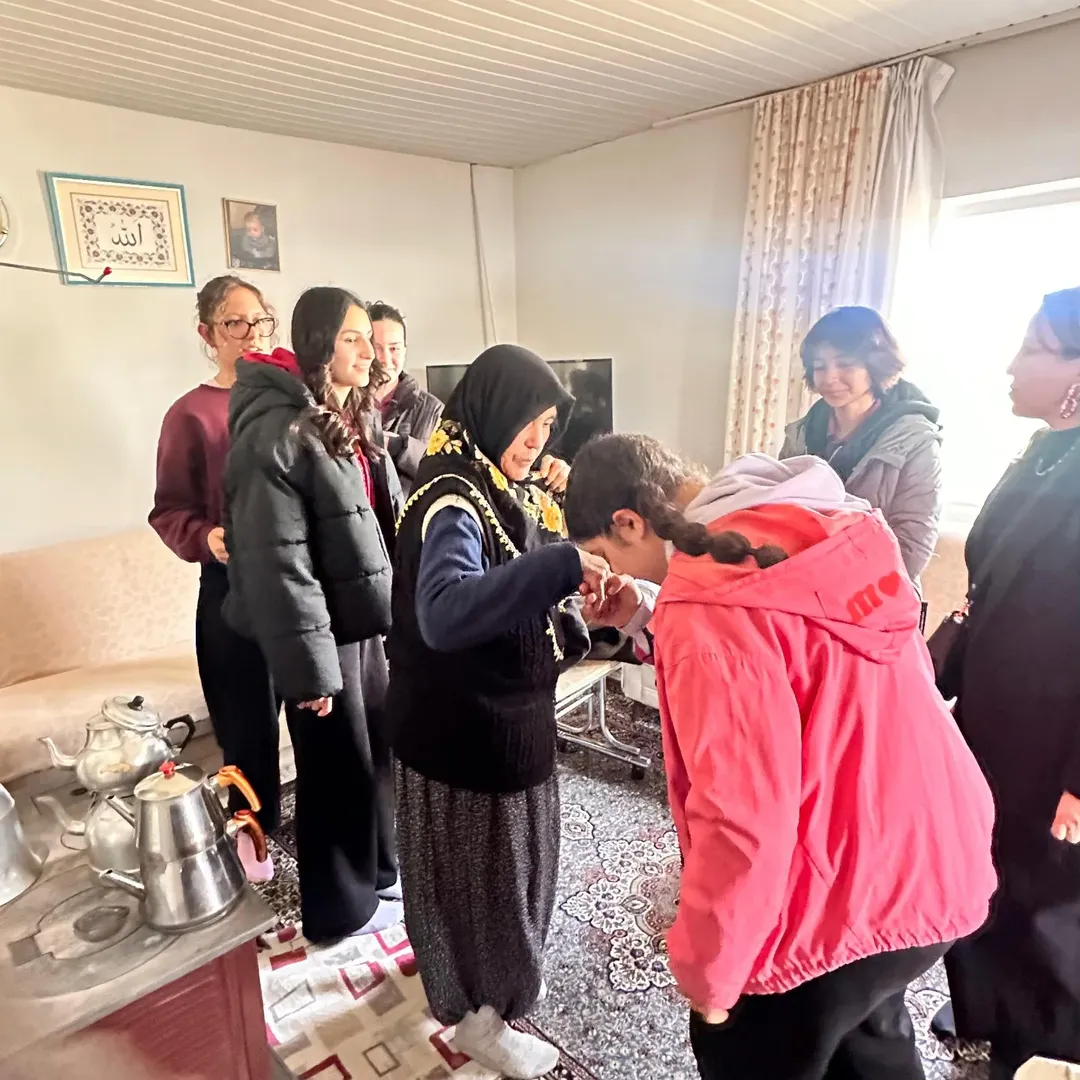 Değerler Eğitimi Kapsamında Öğrencilerimizle Birlikte Aziz Şehidimizin Kıymetli Ailesini Ve Kab (4)