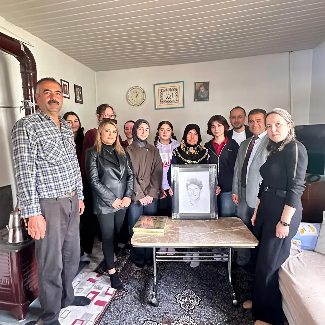 Değerler Eğitimi Kapsamında Öğrencilerimizle Birlikte Aziz Şehidimizin Kıymetli Ailesini Ve Kab