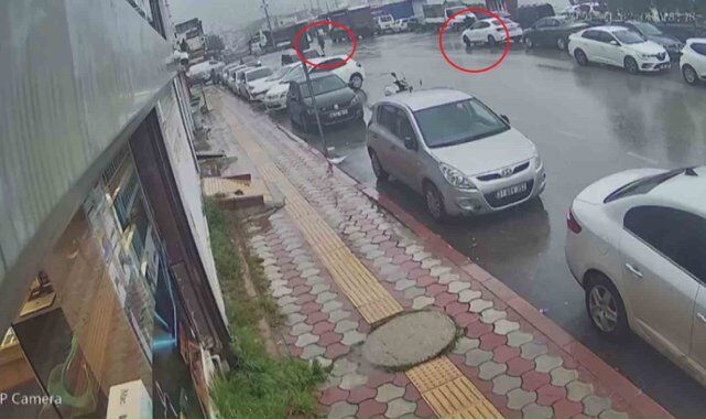 Ici Para Dolu Cantayi Sinsice Kendine Yaklasan Kapkacciya Kaptirmayan Kuyumcu Cantasina Goz Diken Sahsi Yakalayabilmek Icin Metrelerce Kovaladi O Anlar Kamerada