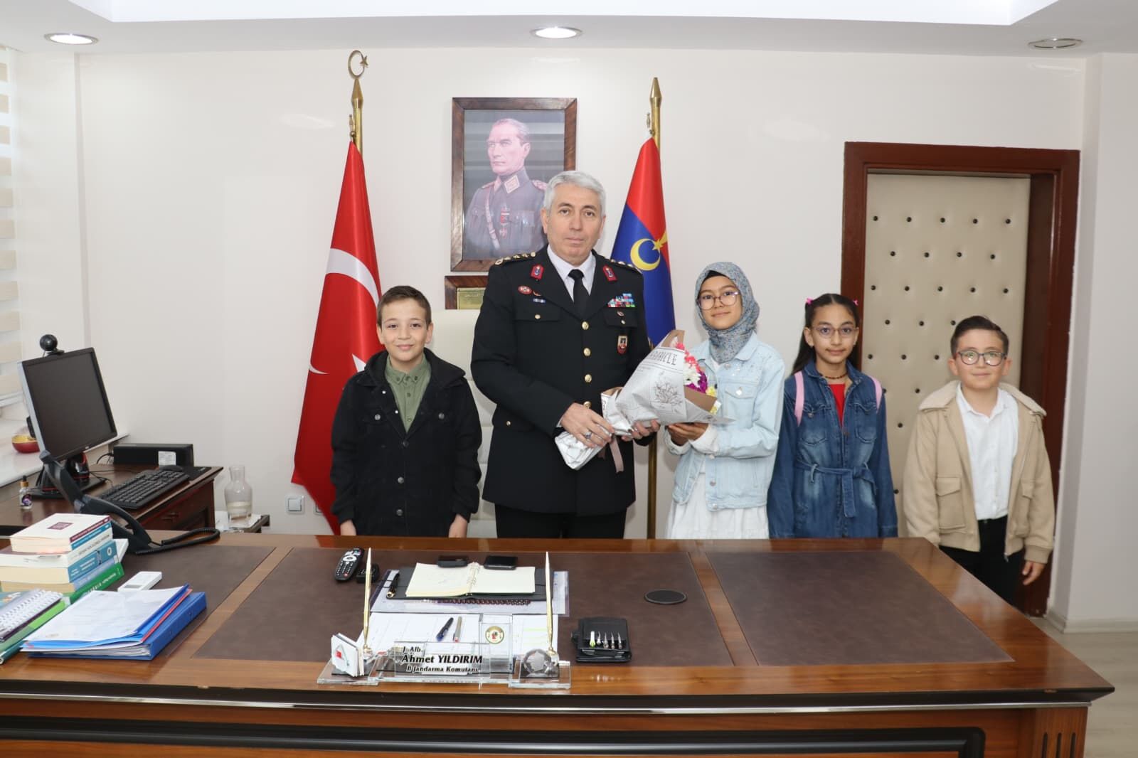 Jandarma Komutanı Koltuğunu Öğrencilere Bıraktı 2